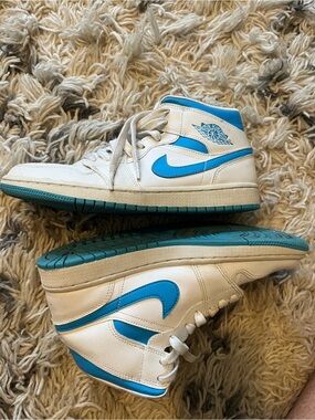 Air Jordan 1 High-Top Sneakers in White & Blue size 9 UNC